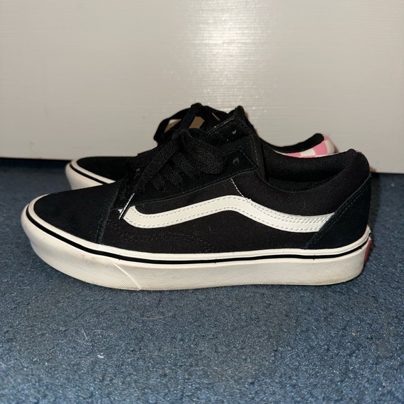 VANS - Picture 4 of 6